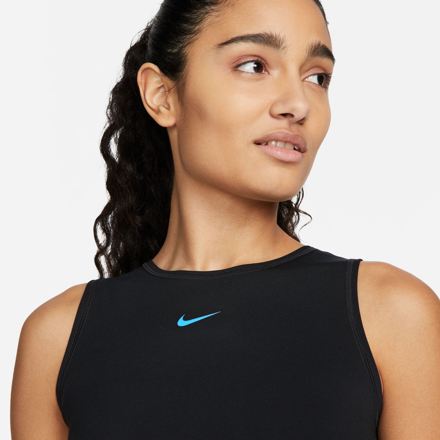 NIKE PRO DRI-FIT CROP TOP PARA MUJER