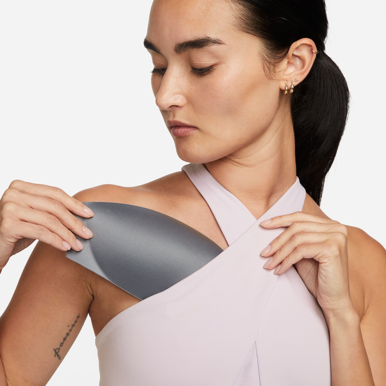 NIKE SWOOSH ICON CLASH WRAP TOP SOPORTE MEDIO