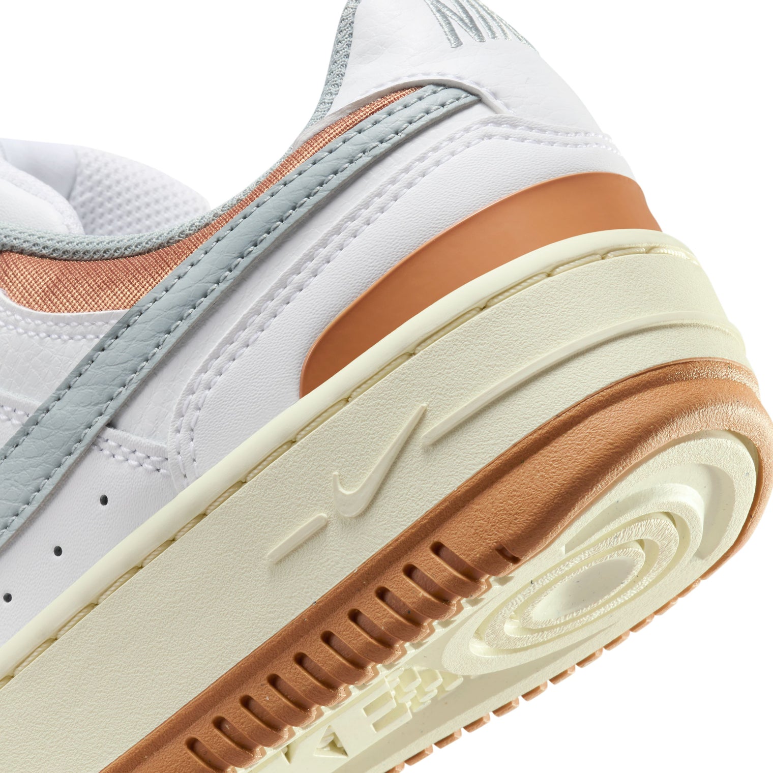 Nike Gamma Force Women