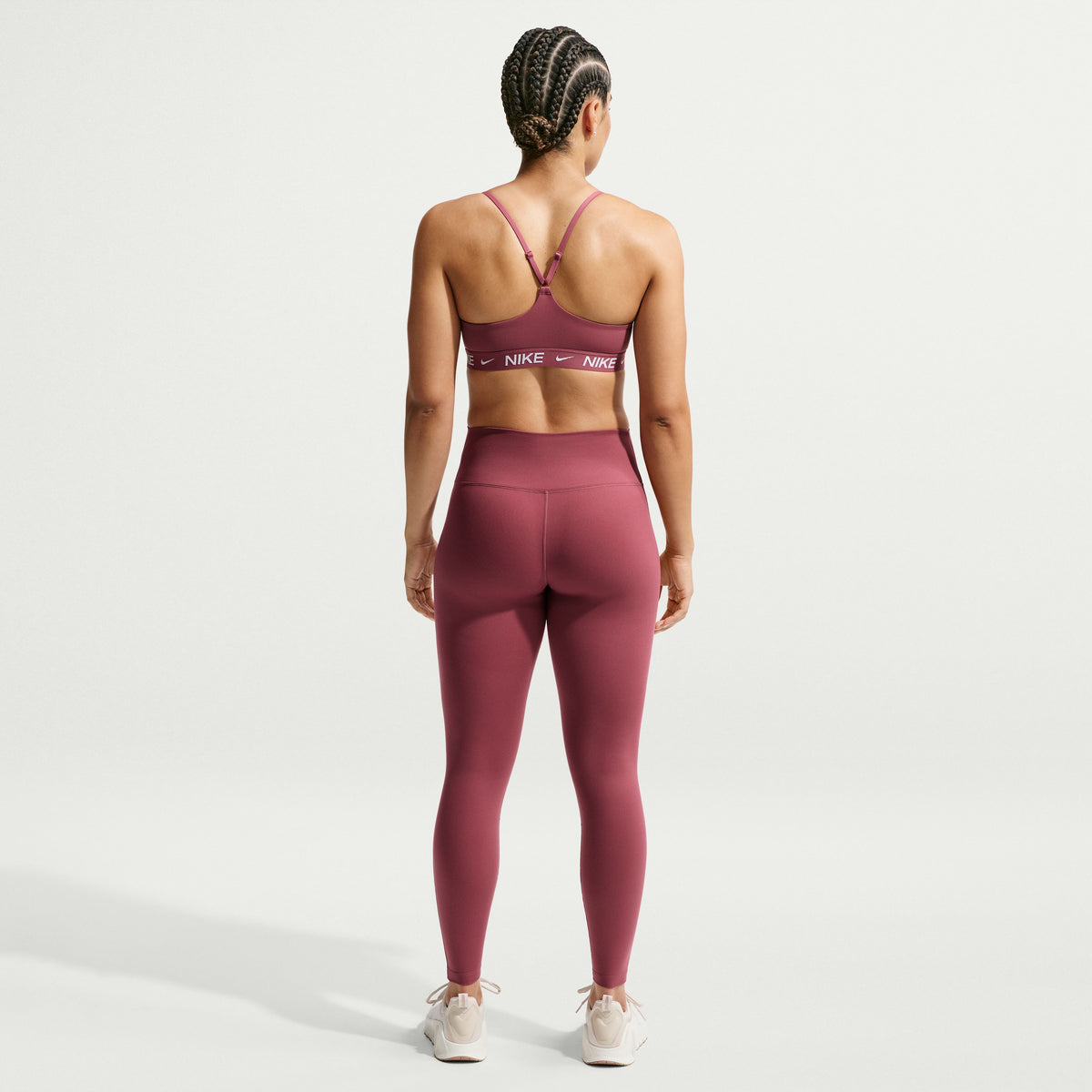 Nike Indy Light Sujetador deportivo acolchado ajustable para mujer