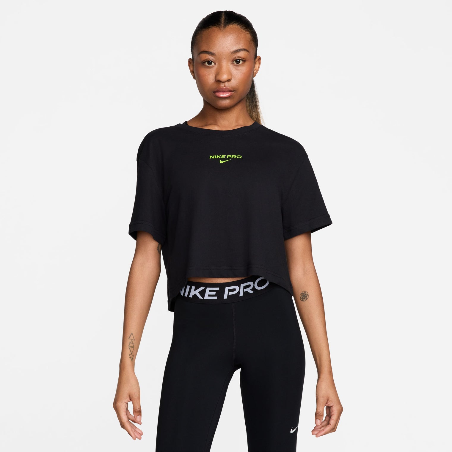 CAMISETA NIKE PRO DRI-FIT PARA MUJER