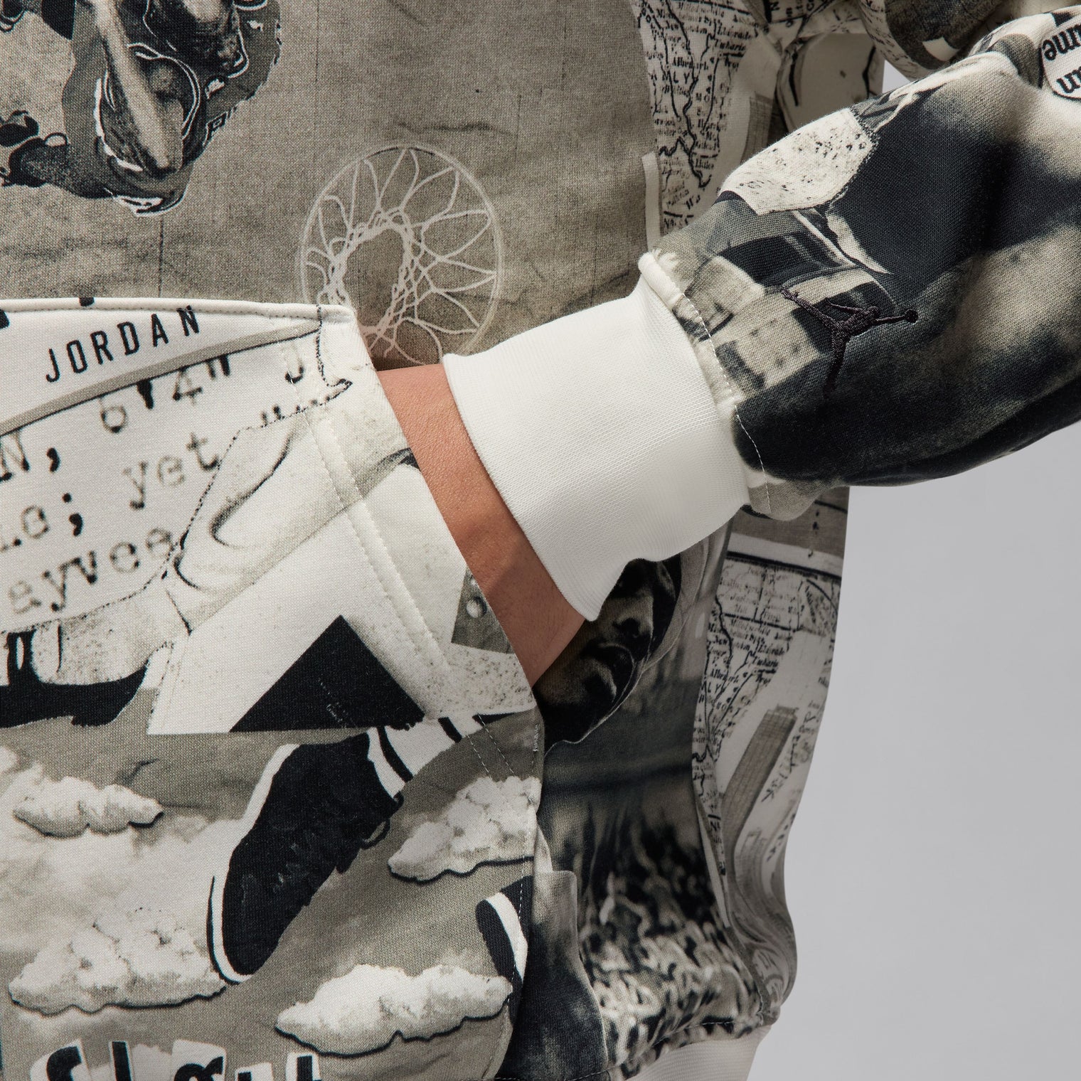 JORDAN BROOKLYN FLEECE HOODIE CON CAPUCHA ESTAMPADO