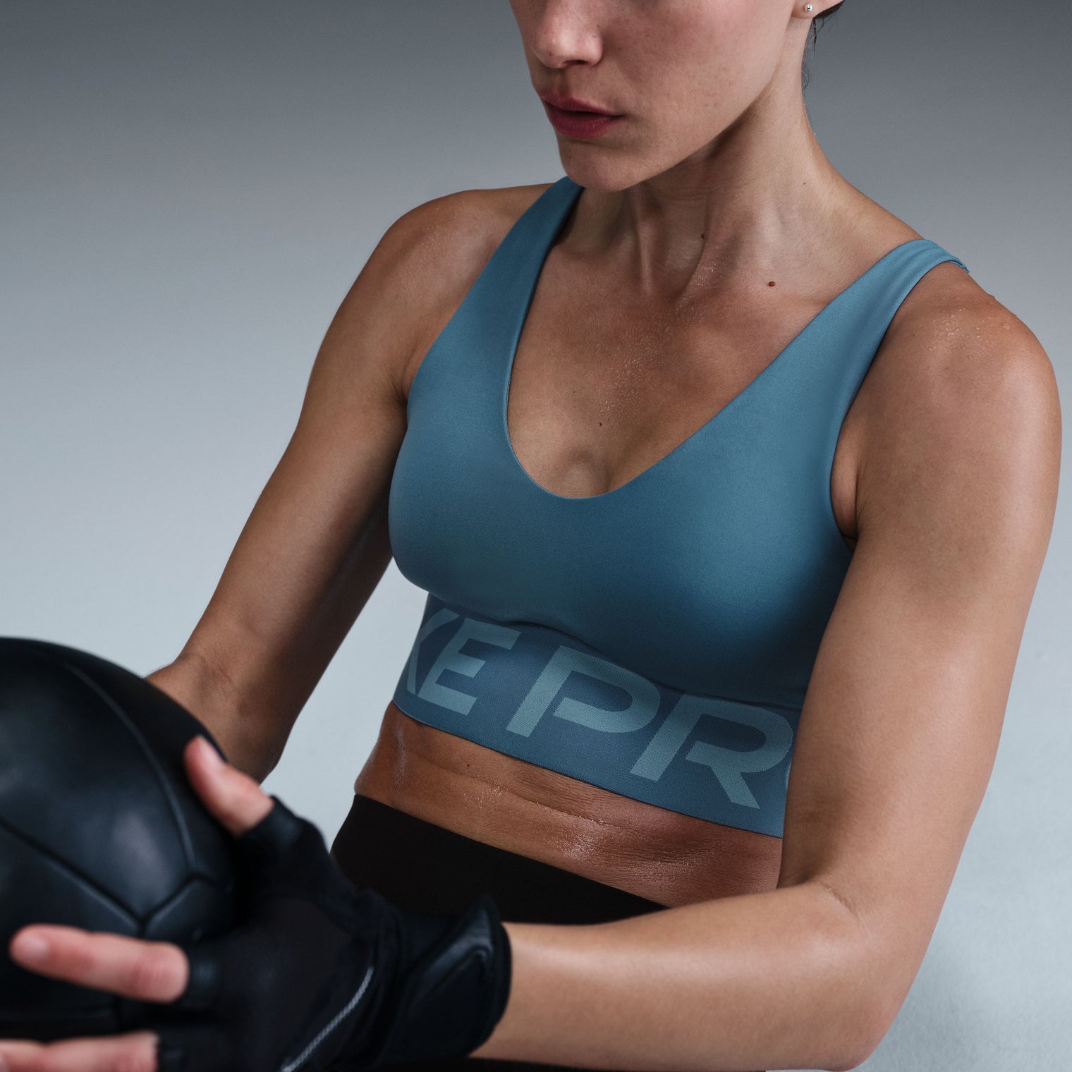NIKE PRO INDY PLUNGE WOMEN BRA BOLD