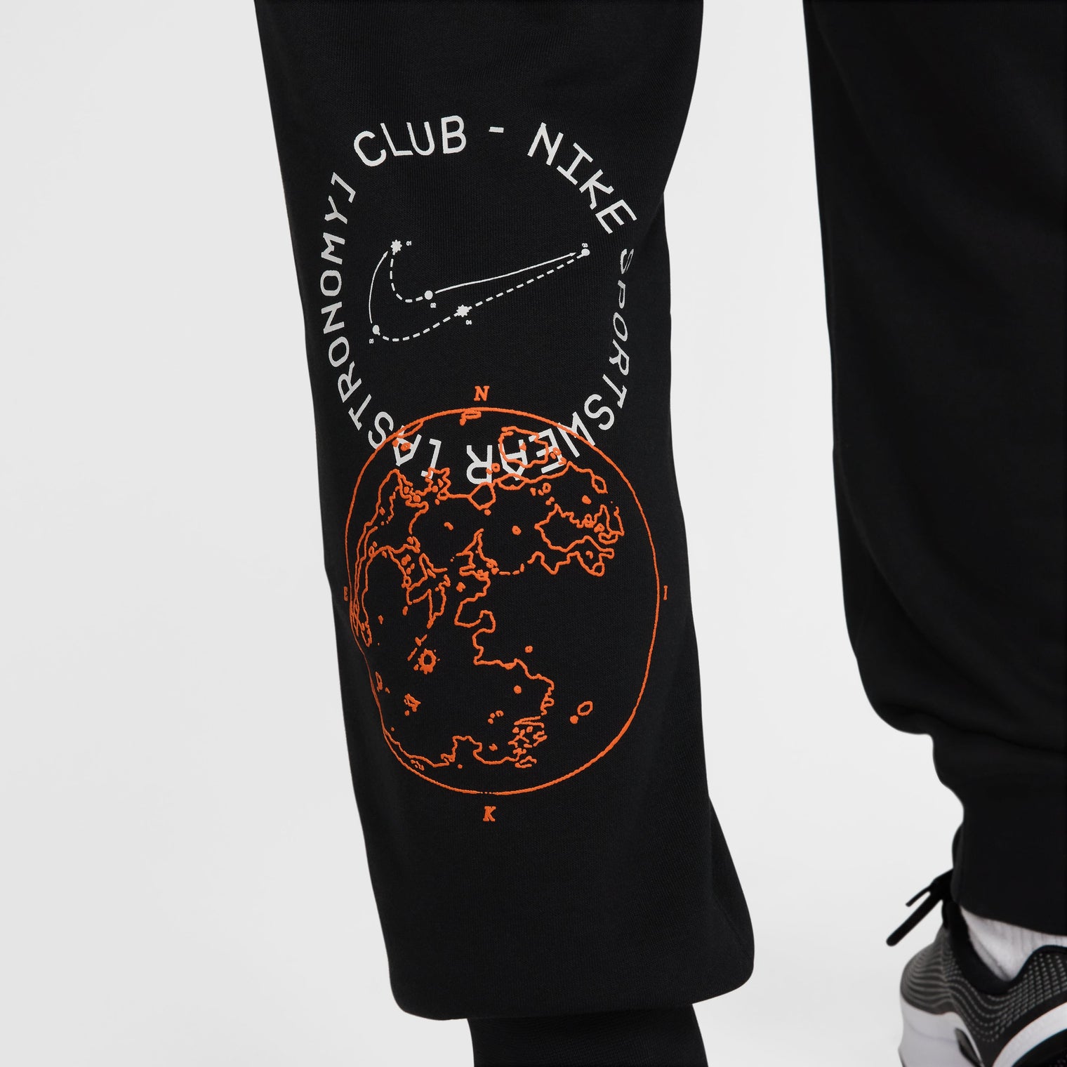NIKE CLUB FRENCH TERRY MOON GFX