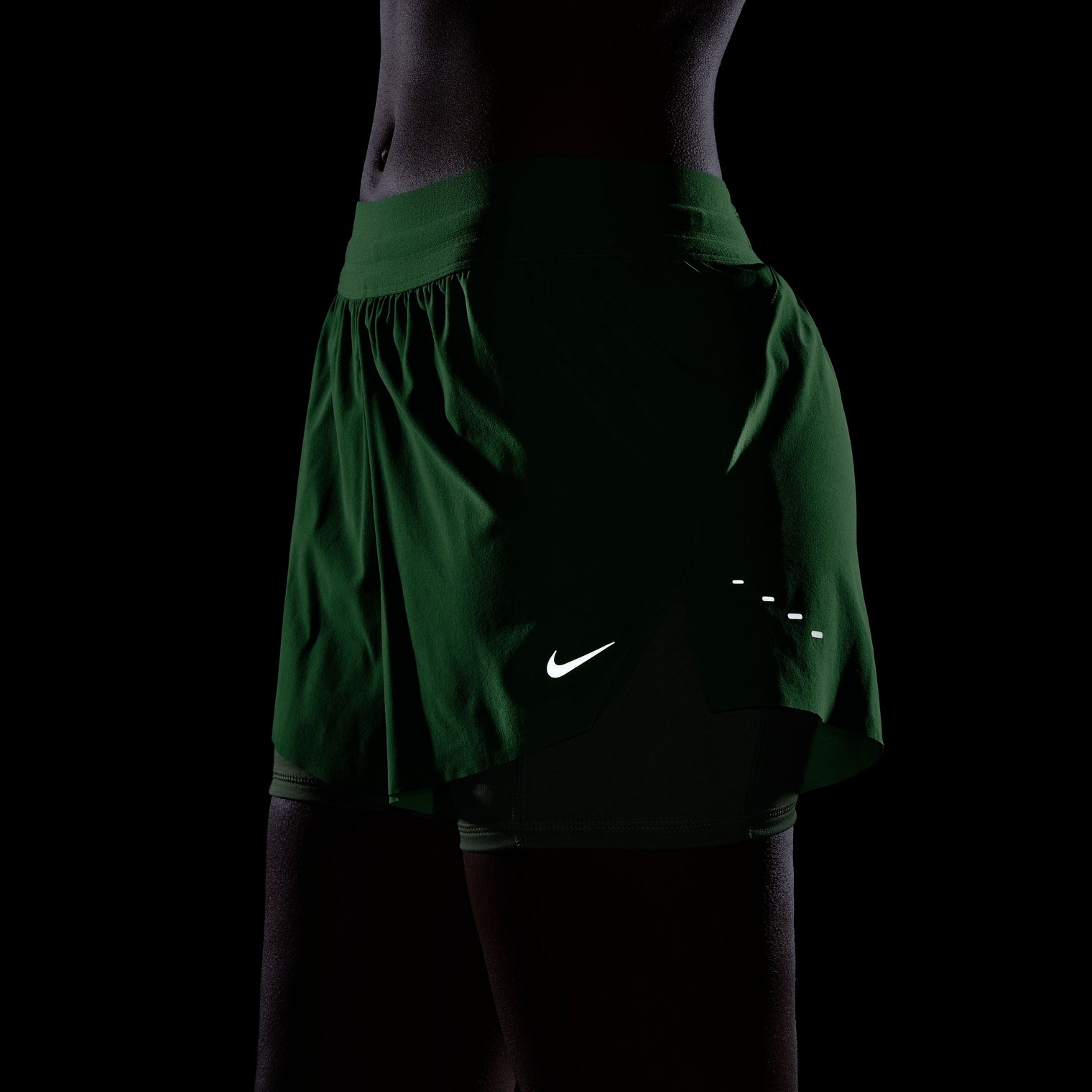 Nike Swift Shorts de correr Dri-FIT de tiro medio 2 en 1 para mujer