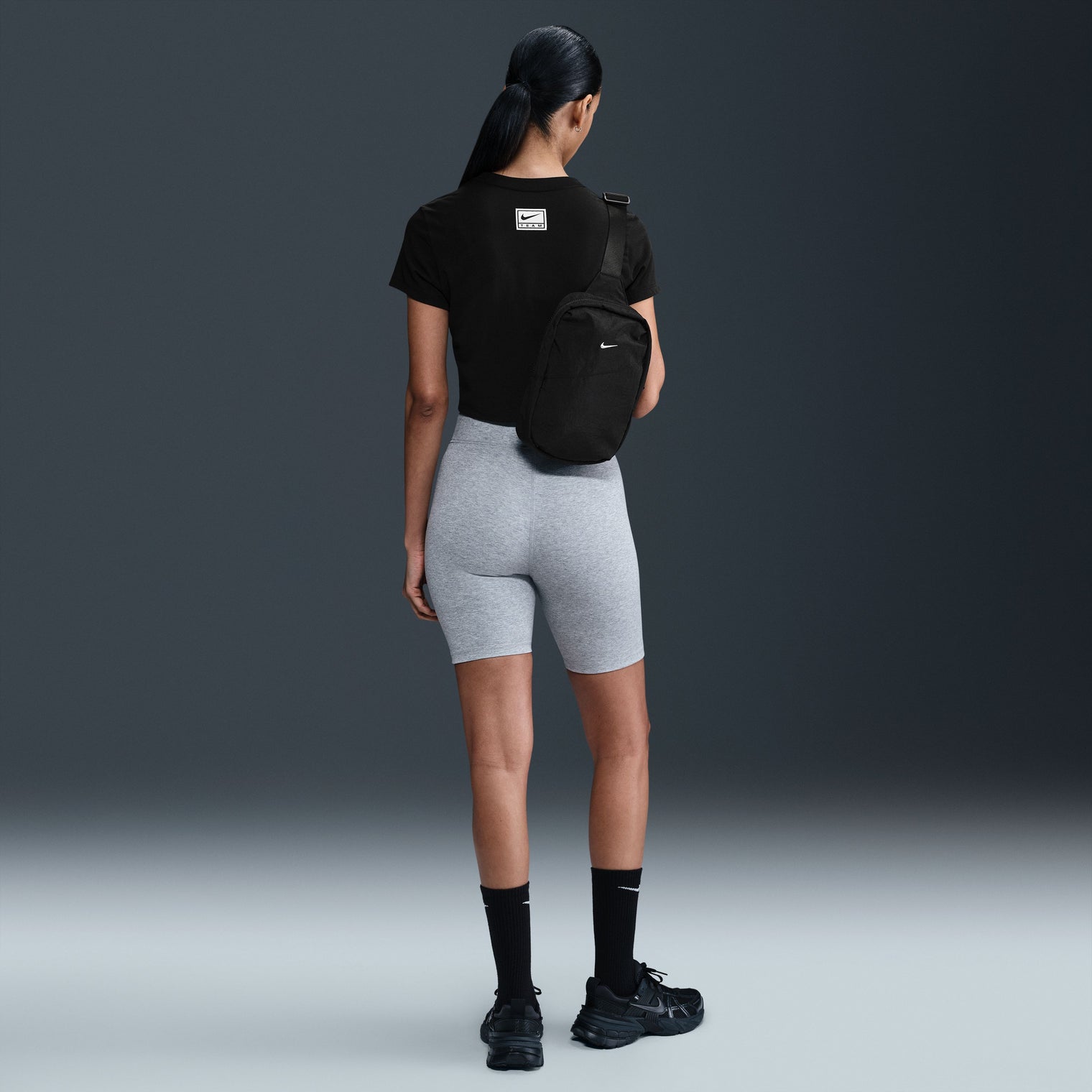 Nike Camiseta corta ajustada para mujer