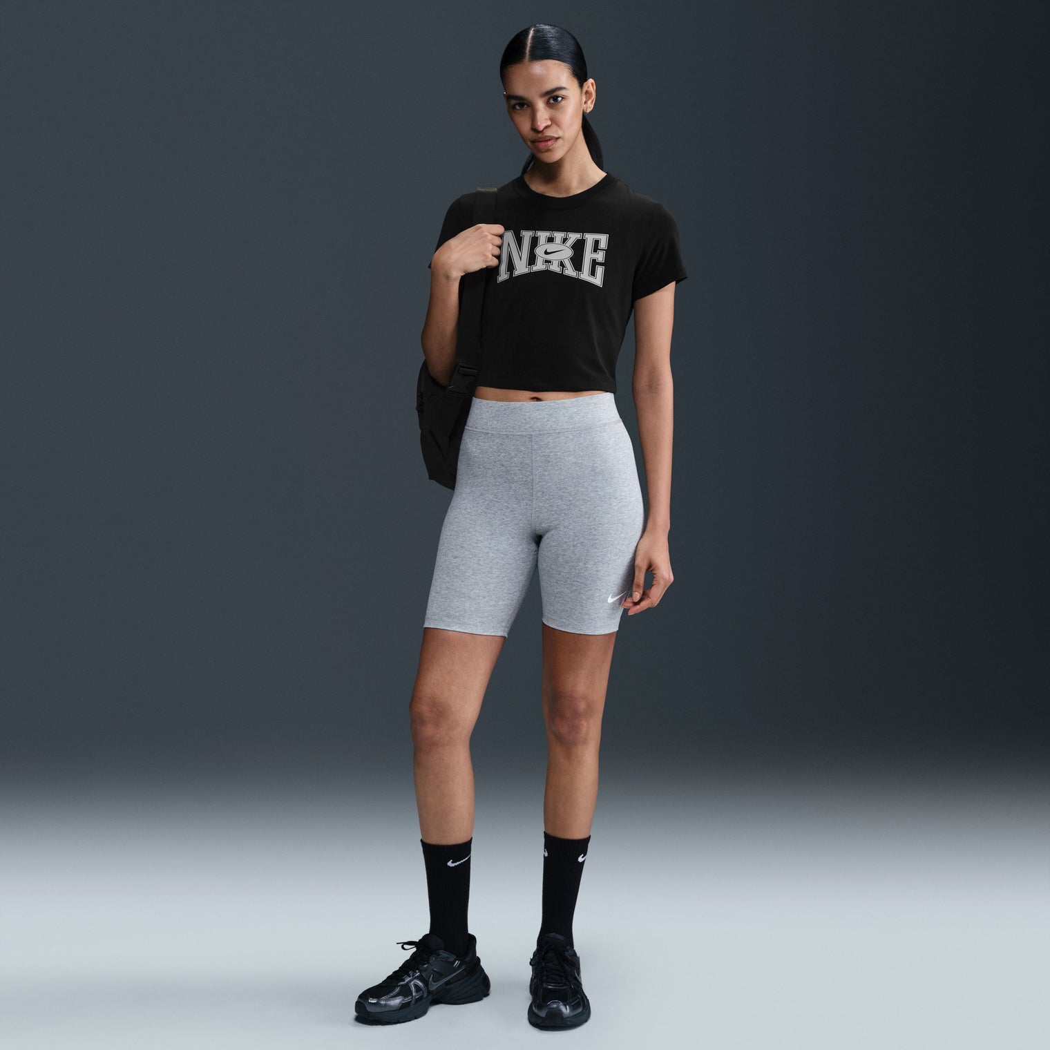 Nike Camiseta corta ajustada para mujer