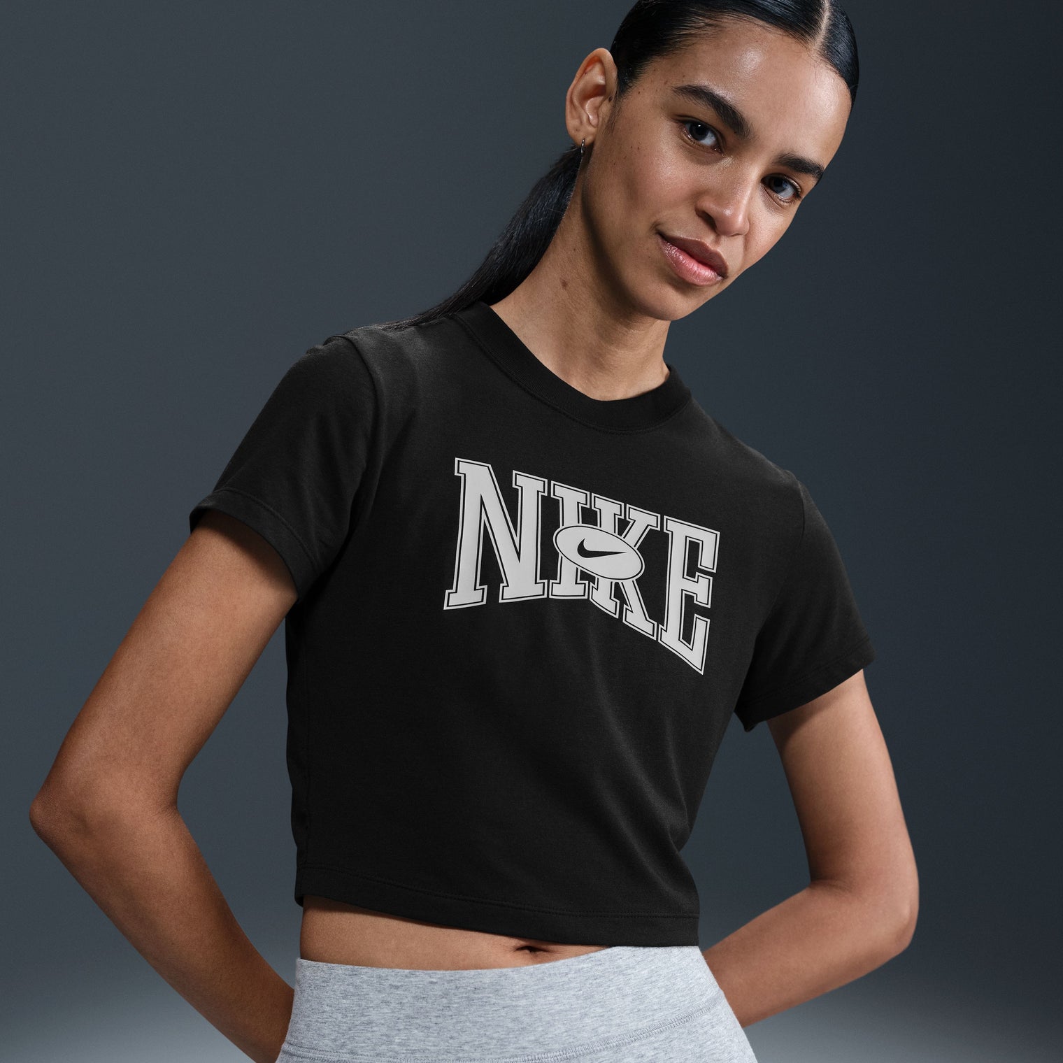Nike Camiseta corta ajustada para mujer