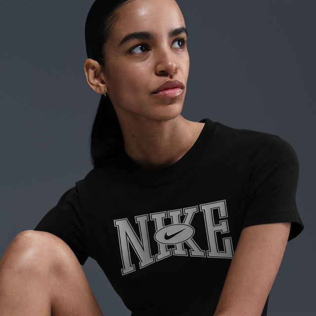 Nike Camiseta corta ajustada para mujer