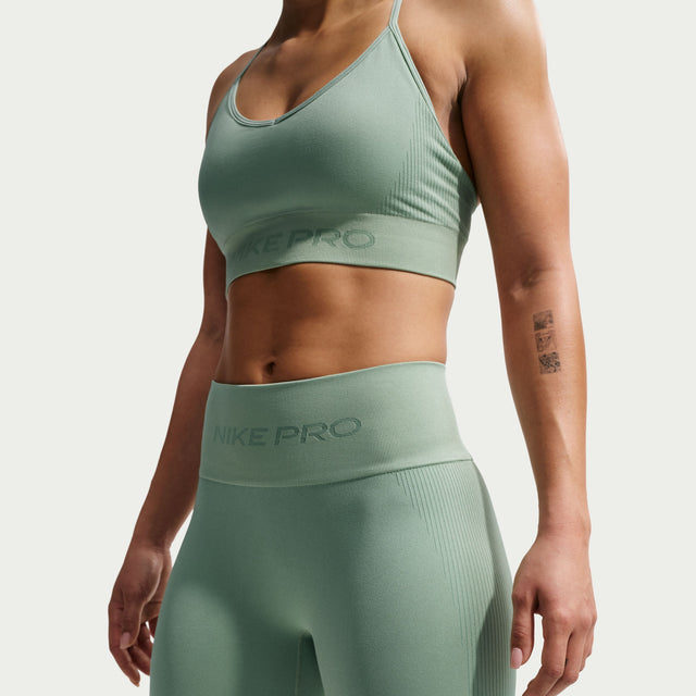 WOMEN NIKEPRO SEAMLESS 5IN SHORT