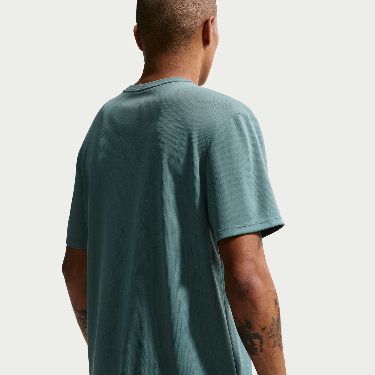 MEN NIKE DRI-FIT MILER SHORT-SLEEVE