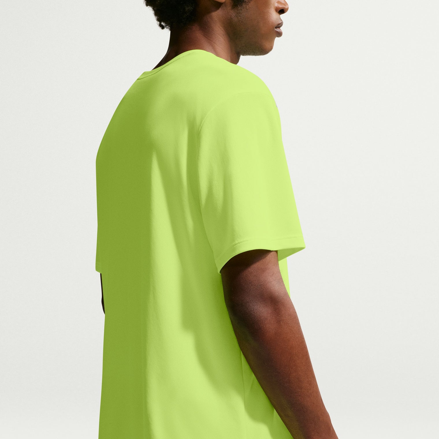 MEN NIKE DRI-FIT MILER SHORT-SLEEVE