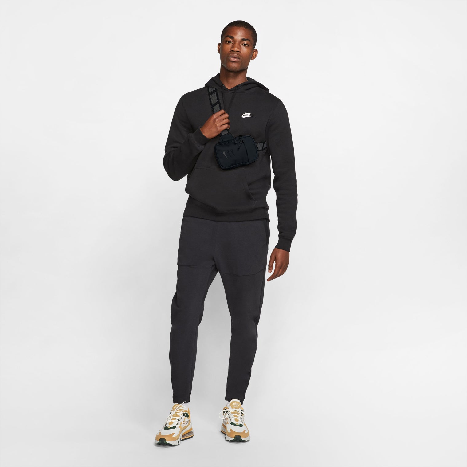 Nike Sportswear Essentials Cangurera (pequeña, 1 L) manos libres