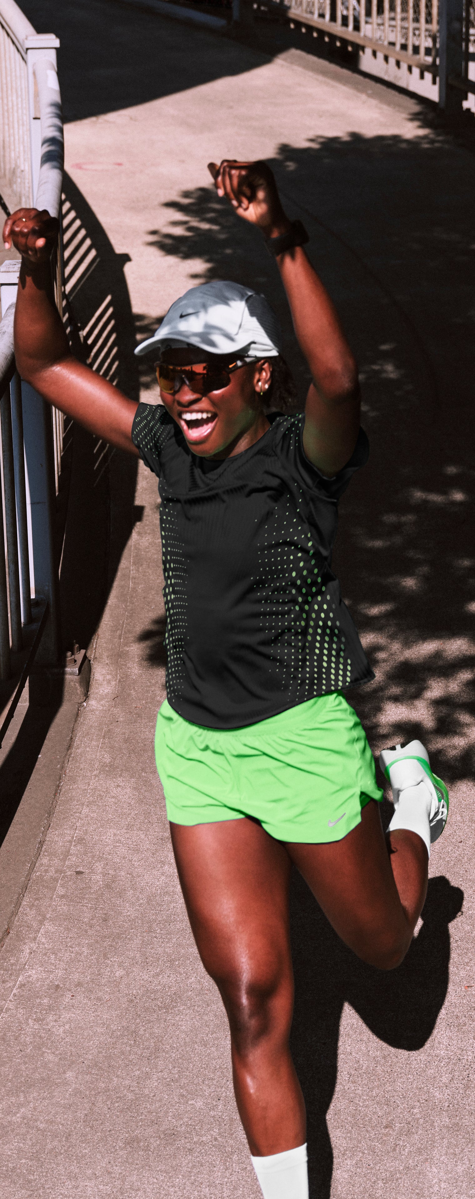 Nike Swift Shorts de correr Dri-FIT de tiro medio 2 en 1 para mujer