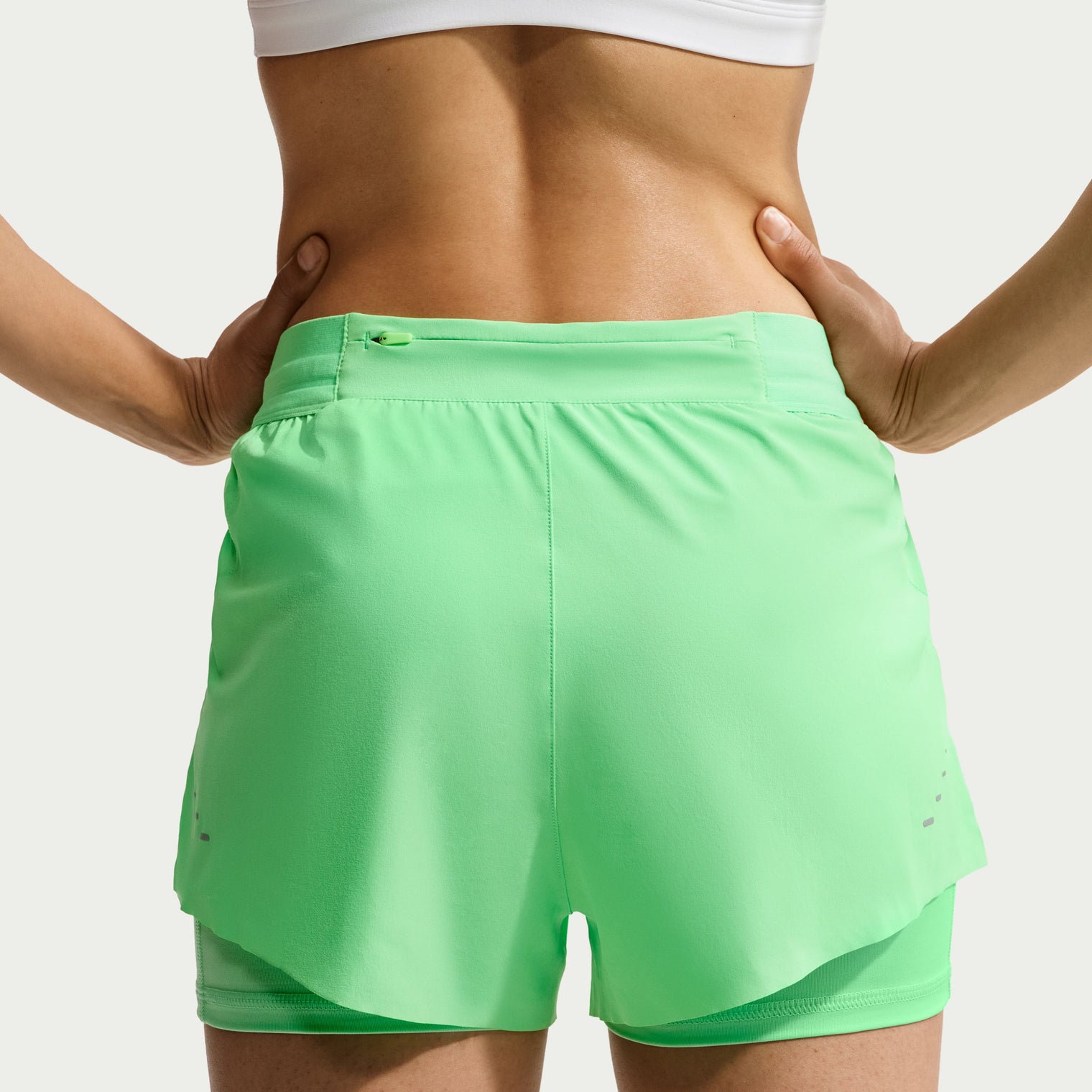 Nike Swift Shorts de correr Dri-FIT de tiro medio 2 en 1 para mujer
