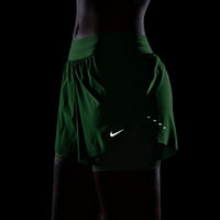 Nike Swift Shorts de correr Dri-FIT de tiro medio 2 en 1 para mujer