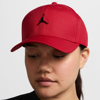 B C D E F Jordan Rise Gorra con estructura con Jumpman metálico