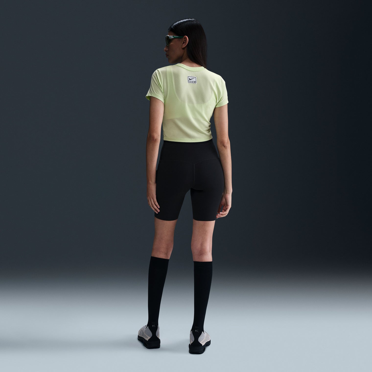 Nike Camiseta corta ajustada para mujer