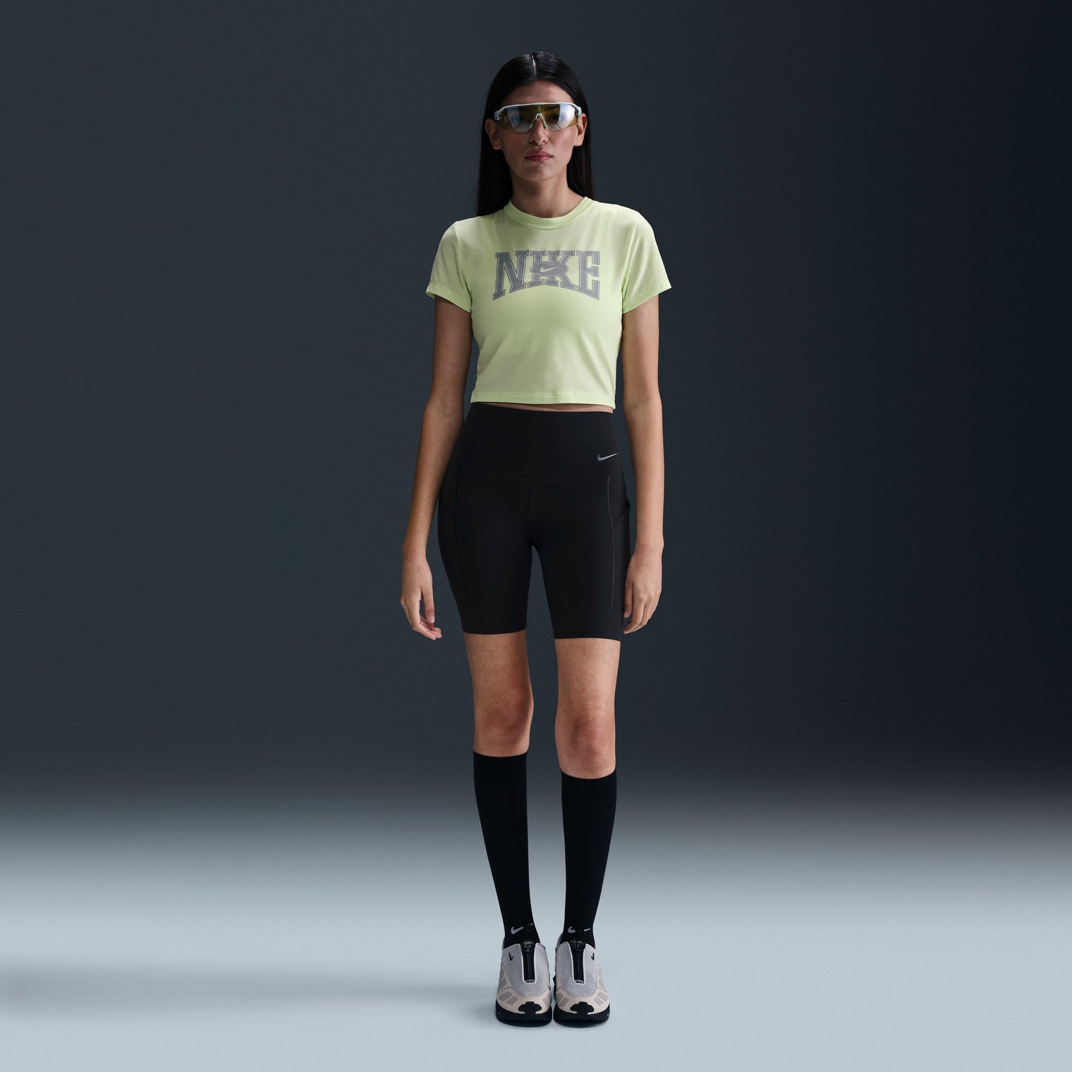 Nike Camiseta corta ajustada para mujer