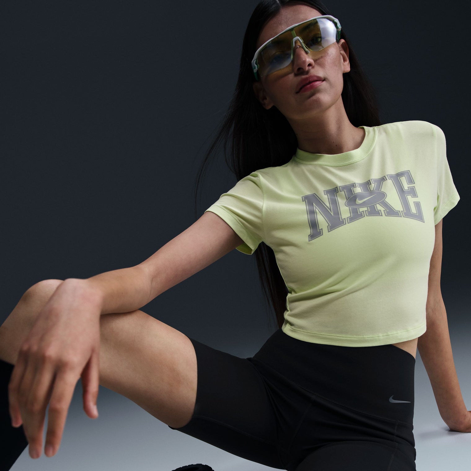 Nike Camiseta corta ajustada para mujer