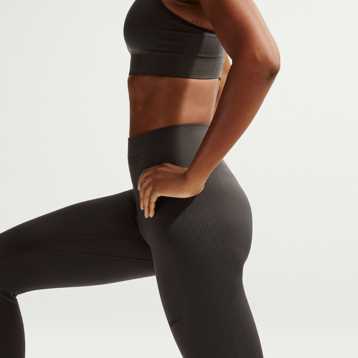 WOMEN NIKEPRO SEAMLESS 7/8 TIGHT