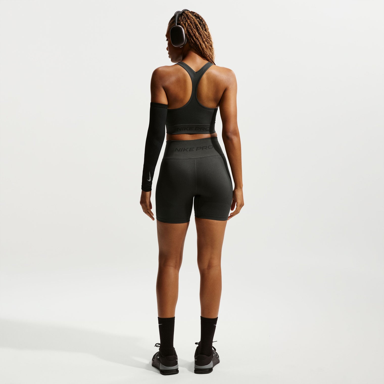 WOMEN NIKEPRO SEAMLESS 5IN SHORT