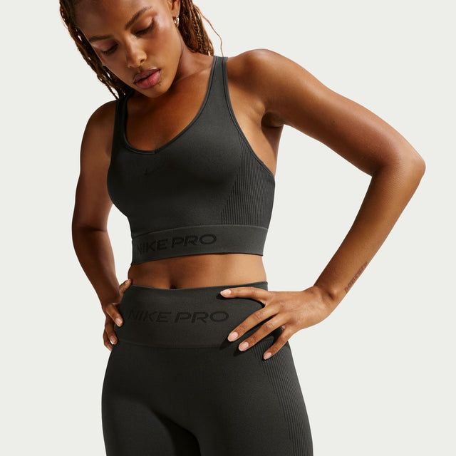 WOMEN NIKEPRO SEAMLESS 5IN SHORT