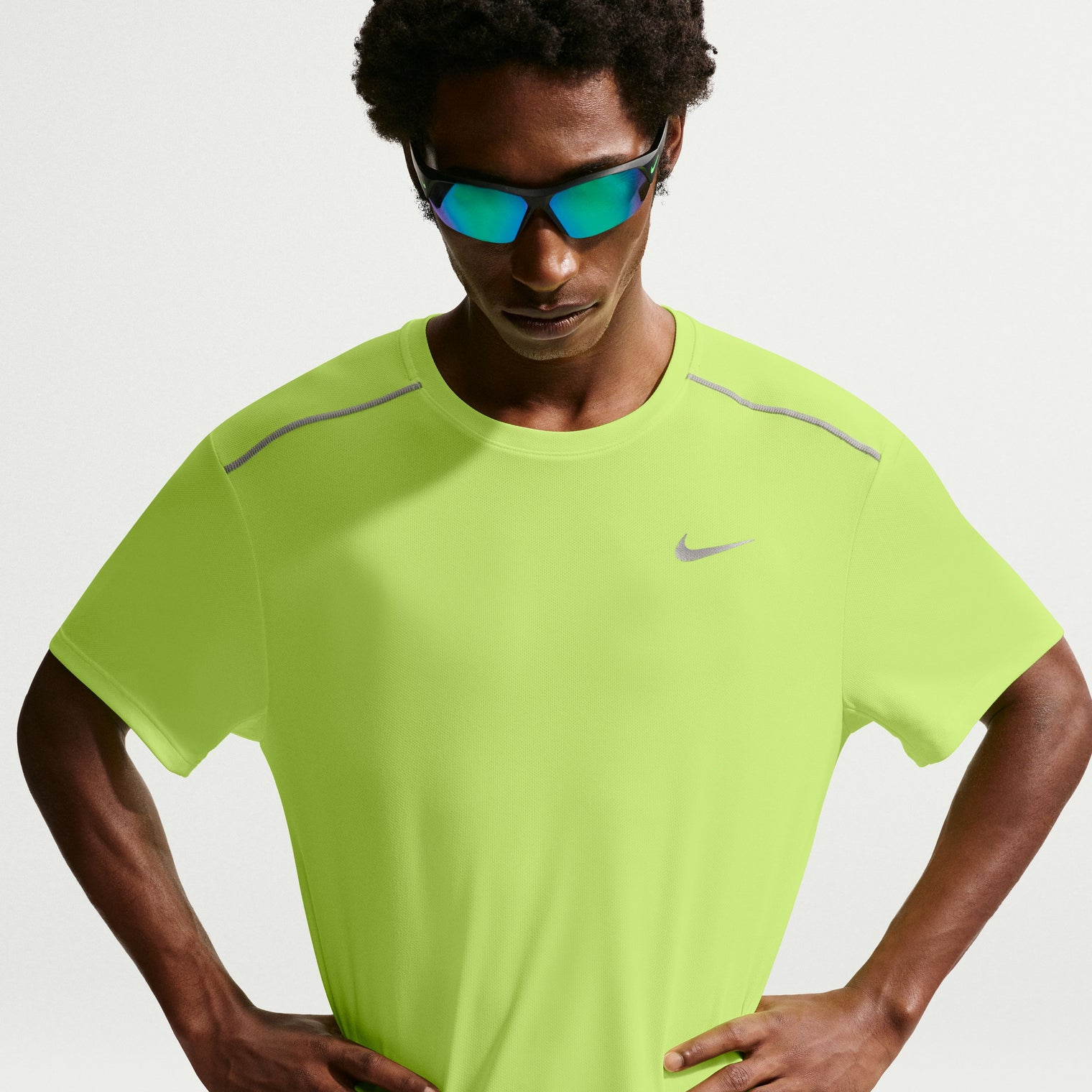 MEN NIKE DRI-FIT MILER SHORT-SLEEVE