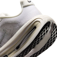 W NIKE VOMERO PREMIUM ESS